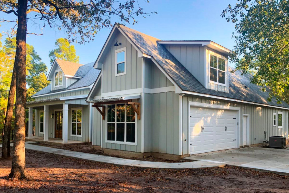 Top siding installation company in Charleston, South Carolina - lap, board and batten, vertical and horizontal siding installation