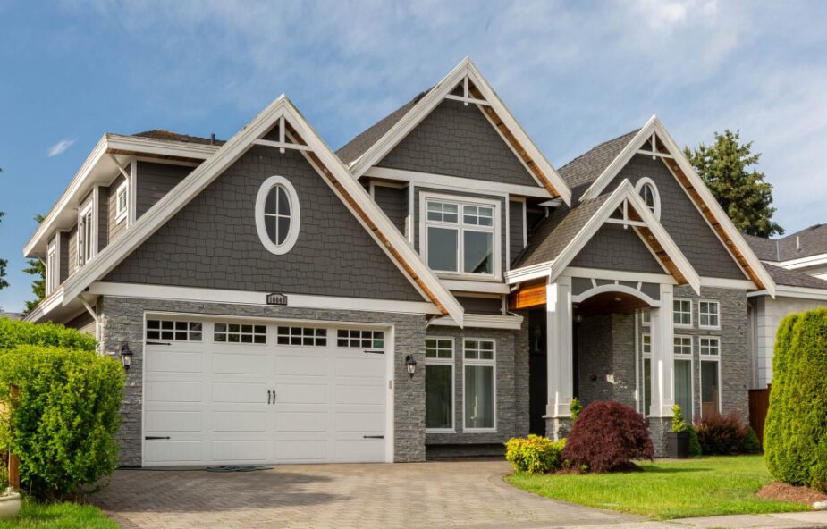 Exterior home siding – installation, replacement and repair cost of James Hardie, cedar, vinyl siding in Nashville