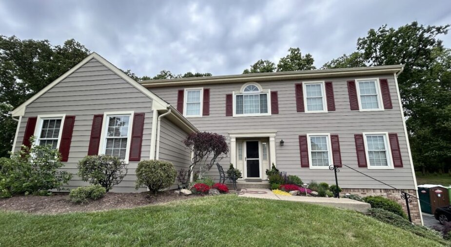 Siding contractors in Washington, Alexandria, McLean area - working with siding planks, panels, shingles