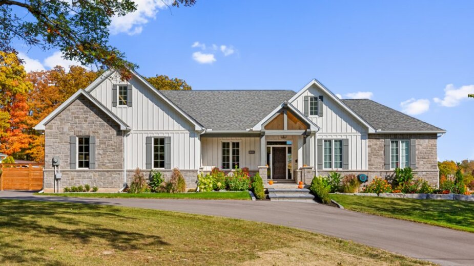 Best siding companies in Pittsburgh, PA can work with panels as well as with shingles, lap and other siding types