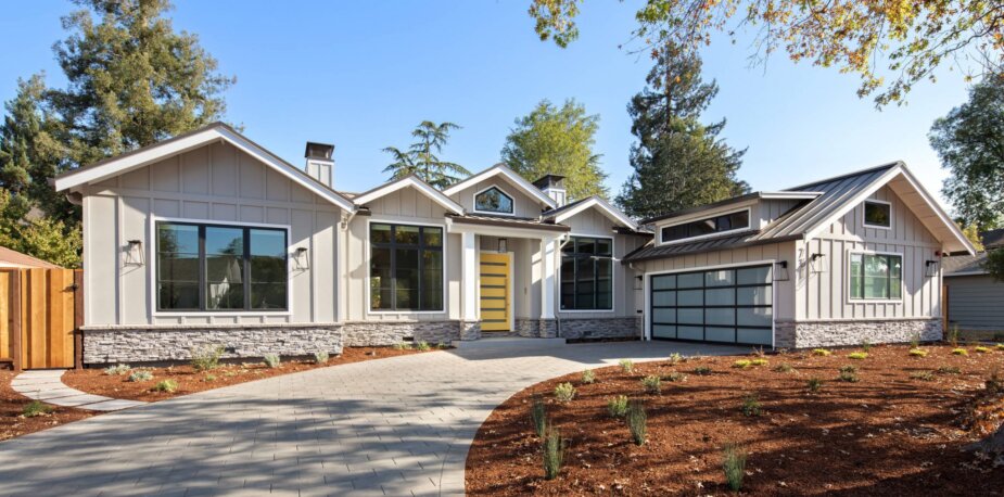 Siding contractor in Texas - we work with panels, plank, shingles and shakes