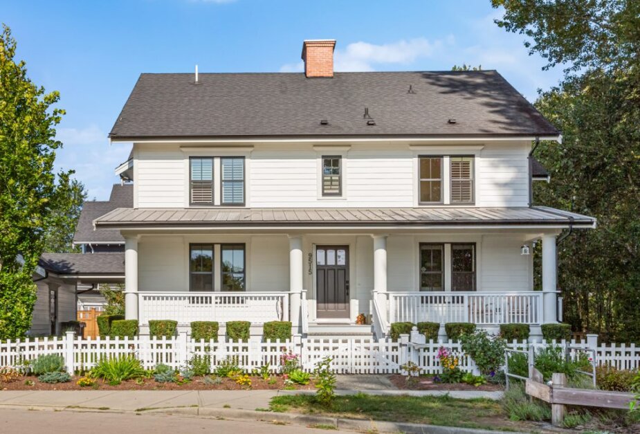 Siding contractors in Westchester, NY - working with siding planks, panels, shingles