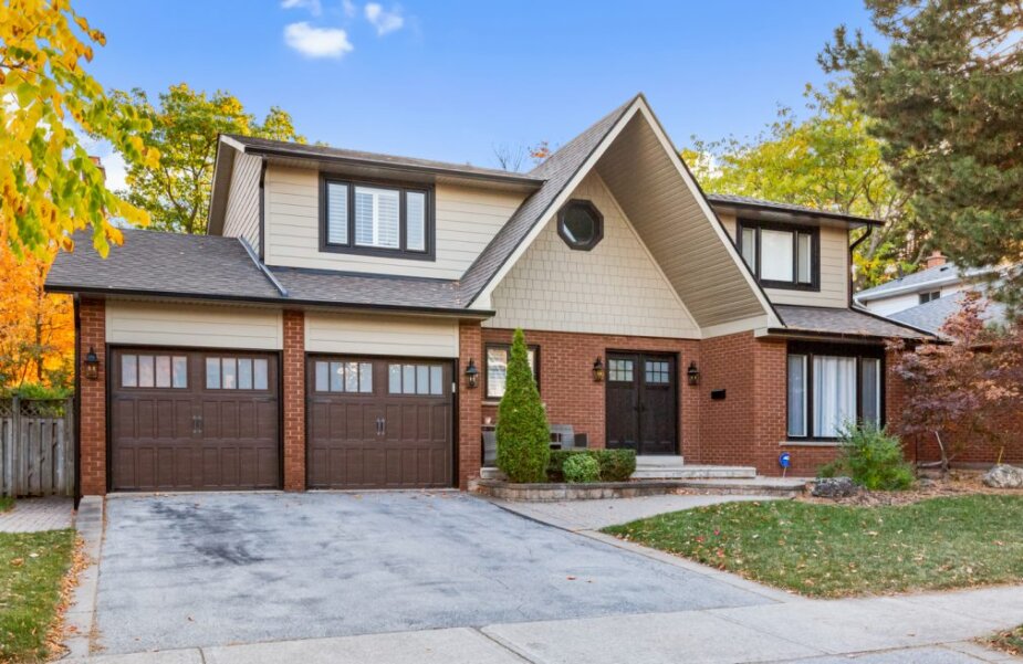 Exterior home siding - installation, replacement and repair cost of James Hardie, cedar, vinyl siding in Ottawa, Ontario