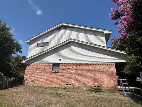 ProVia HeartTech D5 DL in Linen color siding installation