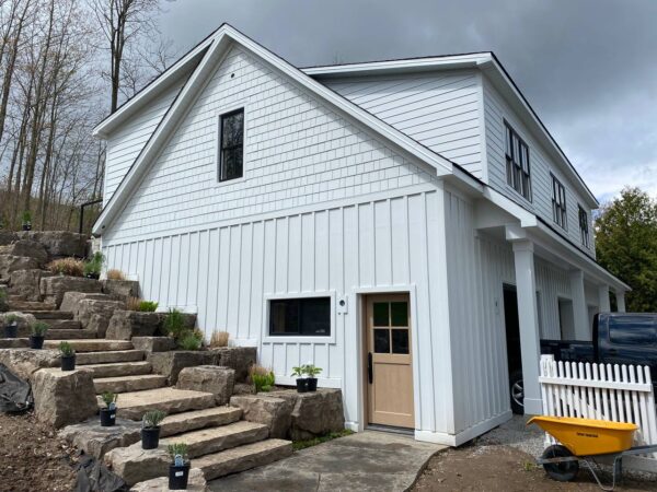 Completed James Hardie Shakes and B&B siding project