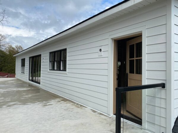 Completed James Hardie Shakes and B&B siding project
