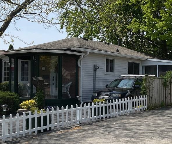 Completed residential vinyl siding replacement in Barrie