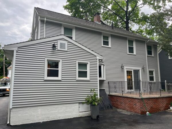 Full House project featuring Certainteed Monogram Double 4 in Sterling Grey