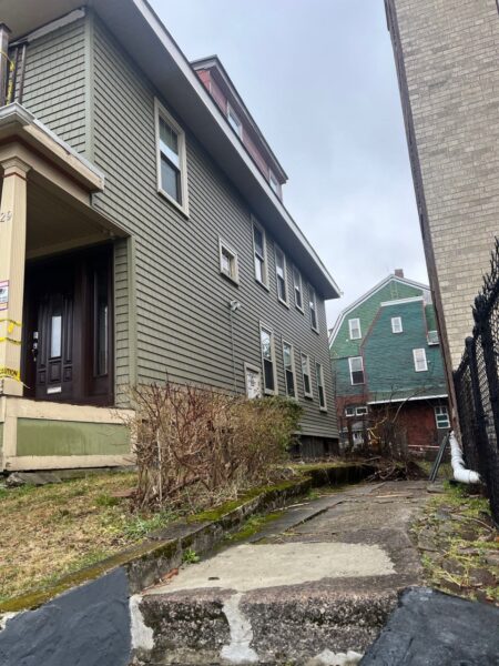 Full House siding renovation with Certainteed Cedar Impressions Triple 5 Straight Edge shingles