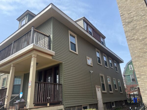 Full House siding renovation with Certainteed Cedar Impressions Triple 5 Straight Edge shingles