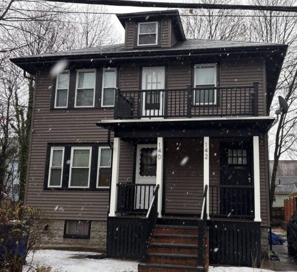 Full house siding with Certainteed Monogram D4 in sable brown