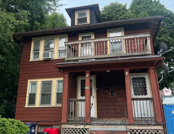 Full house siding with Certainteed Monogram D4 in sable brown