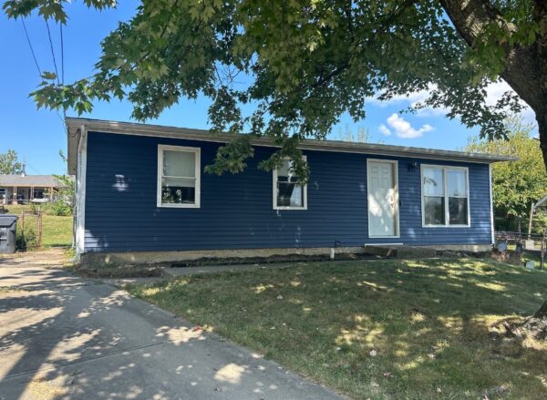 Tradtional D4 vinyl Lap siding in Cincinnati