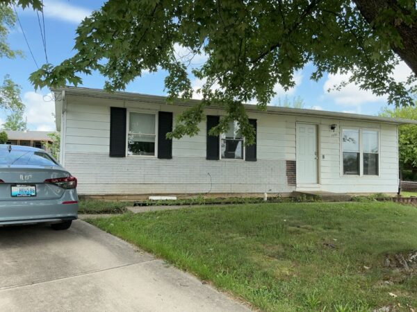 Tradtional D4 vinyl Lap siding in Cincinnati