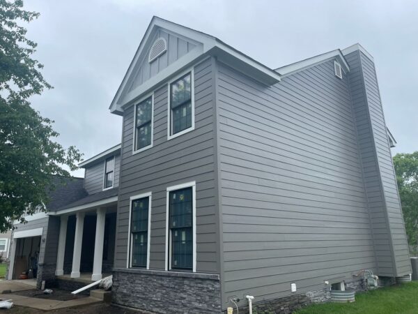 Completed James Hardie siding project