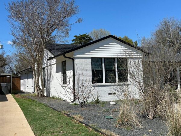 Old wood replacement to vinyl to complete full house