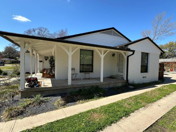Old wood replacement to vinyl to complete full house