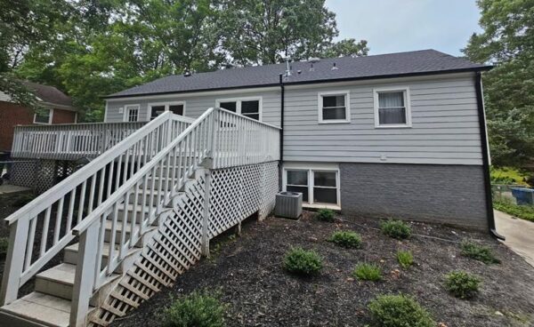 Completed James Hardie siding project in Light mist