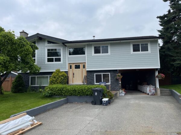 JH Plank (with 7” reveal) Cedarmill Light Mist Siding in Langley