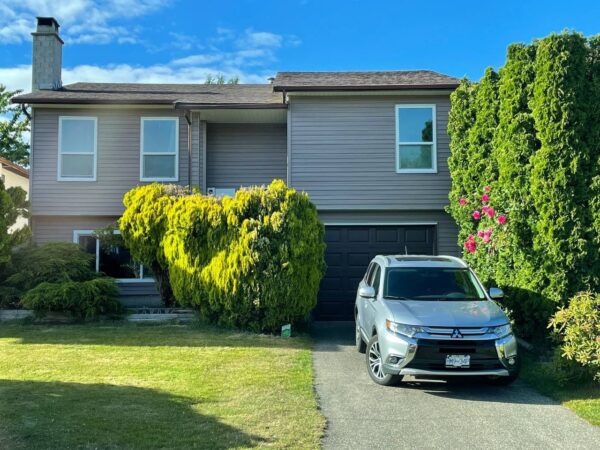 Premium Vinyl Lap Kaycan Siding Installation