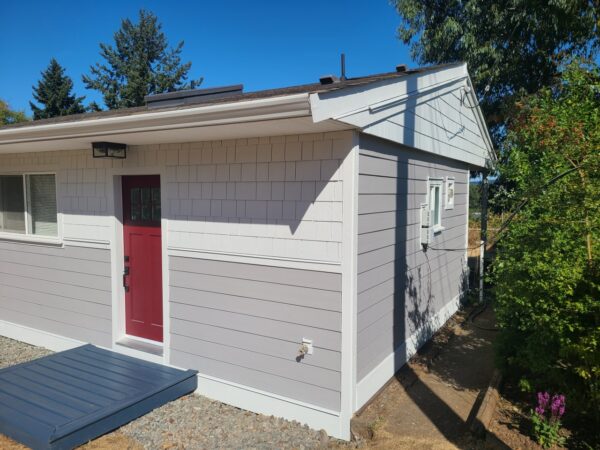 James Hardie Pearl Gray Plank Siding in Nanaimo