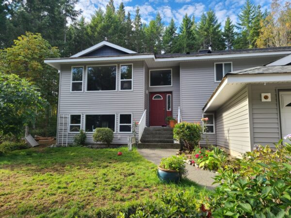 Vinyl Sage D4 Kaycan completed residential siding replacement