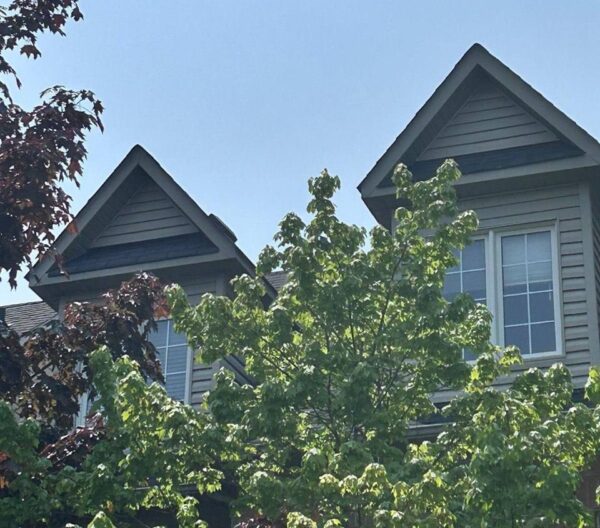 Completed vinyl siding project in Niagara