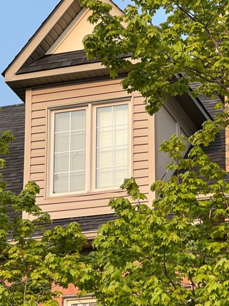 Completed vinyl siding project in Niagara