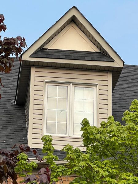 Completed vinyl siding project in Niagara