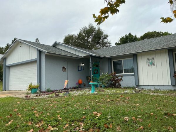 Completed James Hardie siding project in Arctic White