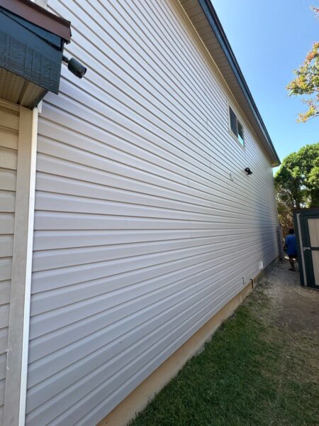 Installed Mastic Ovation vinyl siding (Double Dutch Lap, 4.5