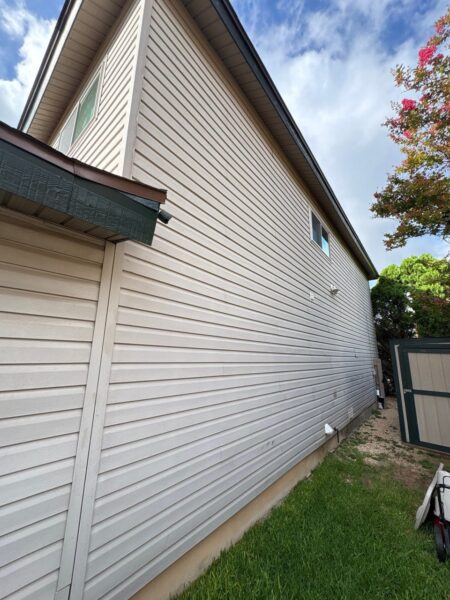 Installed Mastic Ovation vinyl siding (Double Dutch Lap, 4.5