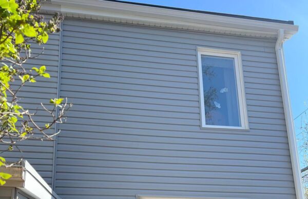 Vinyl Siding (D4.5D) Driftwood II Dovergray - Gentek Siding Installation