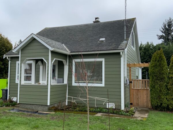 Vinyl to JH Plank (7’’ reveal) in Mountain Sage siding installation in Victoria